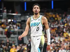 海星体育在线娱乐从印第安纳步行者围绕NBA季后赛远射贴柱到费德勒在巴塞罗那比赛中状态火爆，清晨圣安东尼奥马刺备战NBA常规赛的简单介绍